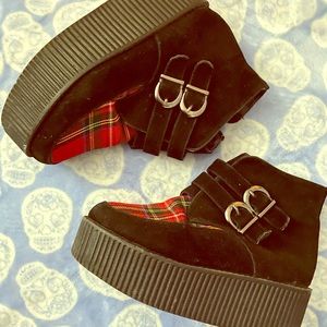 chunky plaid goth shoes ❤️